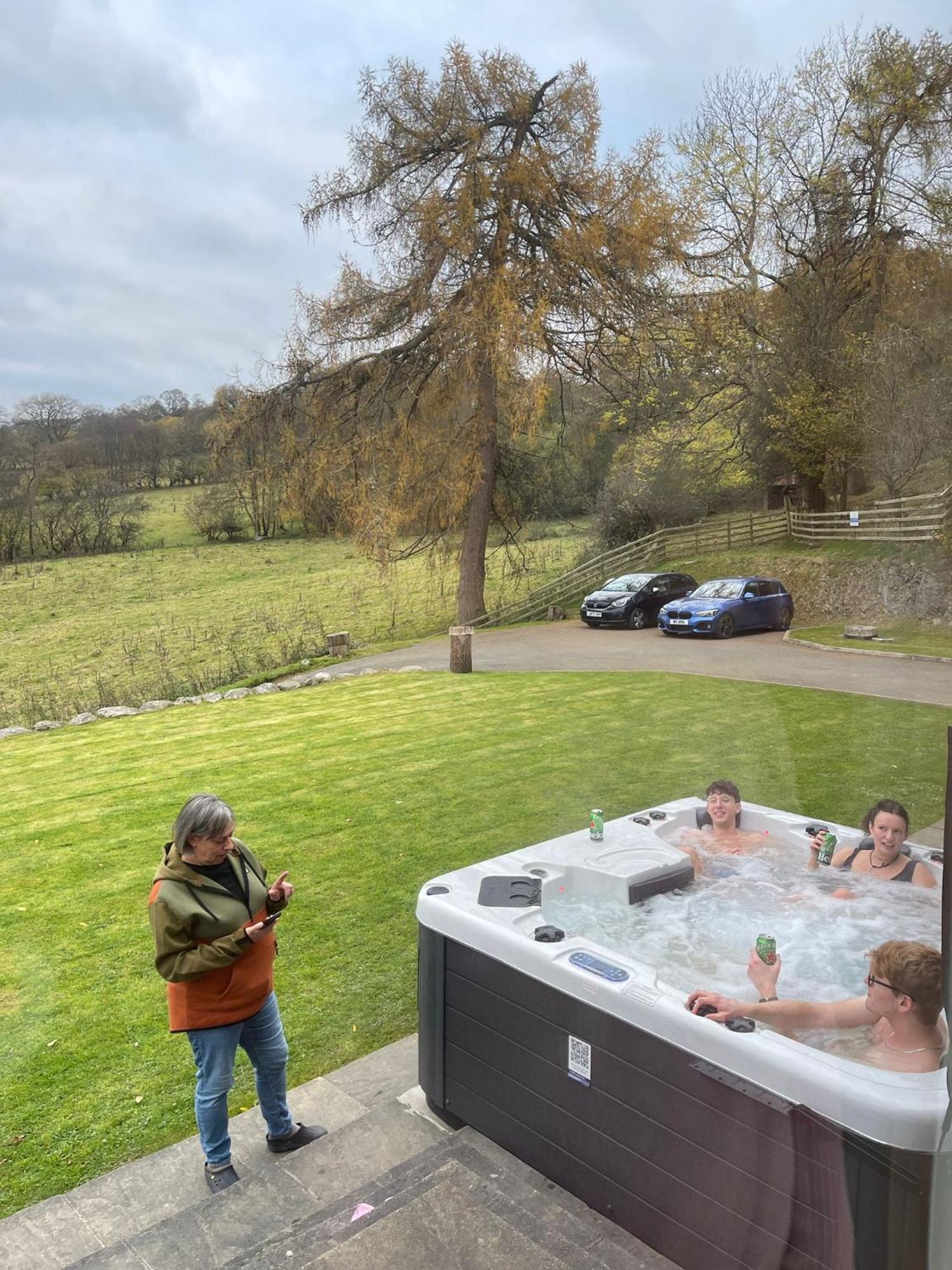 3 Bedroom Barn Conversion With Hot Tub-Garden View - Ty Cerrig Barn Corwen Exteriér fotografie