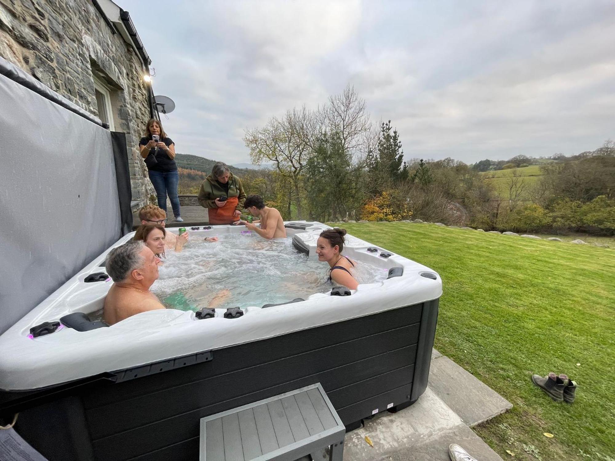 3 Bedroom Barn Conversion With Hot Tub-Garden View - Ty Cerrig Barn Corwen Exteriér fotografie